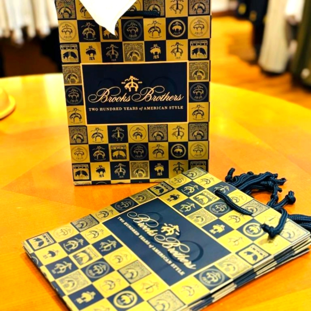 NEW Brooks Brothers Navy& Gold Patterned Gift Bags. Tissue Paper Incl. 5 pack